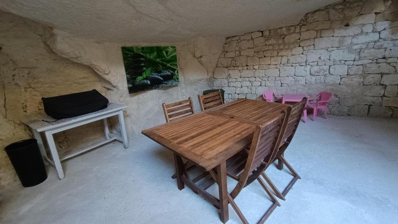Meuble De Tourisme Petit Chail Saint Savinien Esterno foto